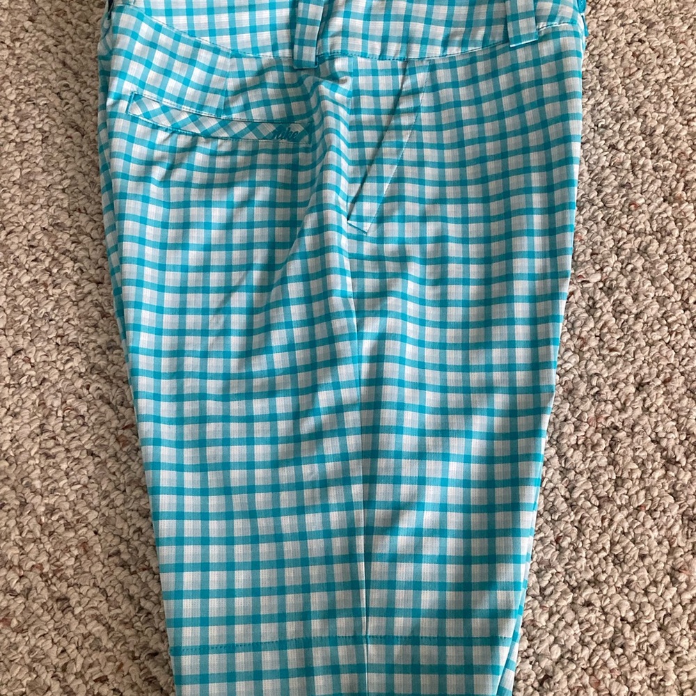 Nike women’s golf shorts. EUC. Size 4. Turquoise and white plaid.